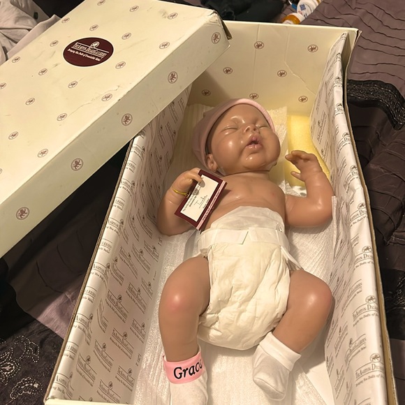 The Ashton-DrakeGalleries Gracie newborn baby doll - Picture 1 of 5